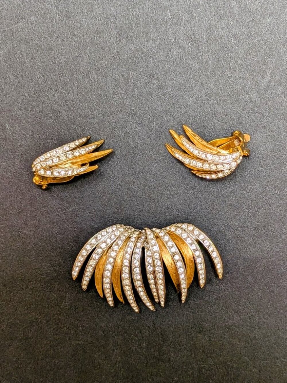 Vintage Kramer Rhinestone Brooch Earrings Set Gold Tone Signed Demi Parure